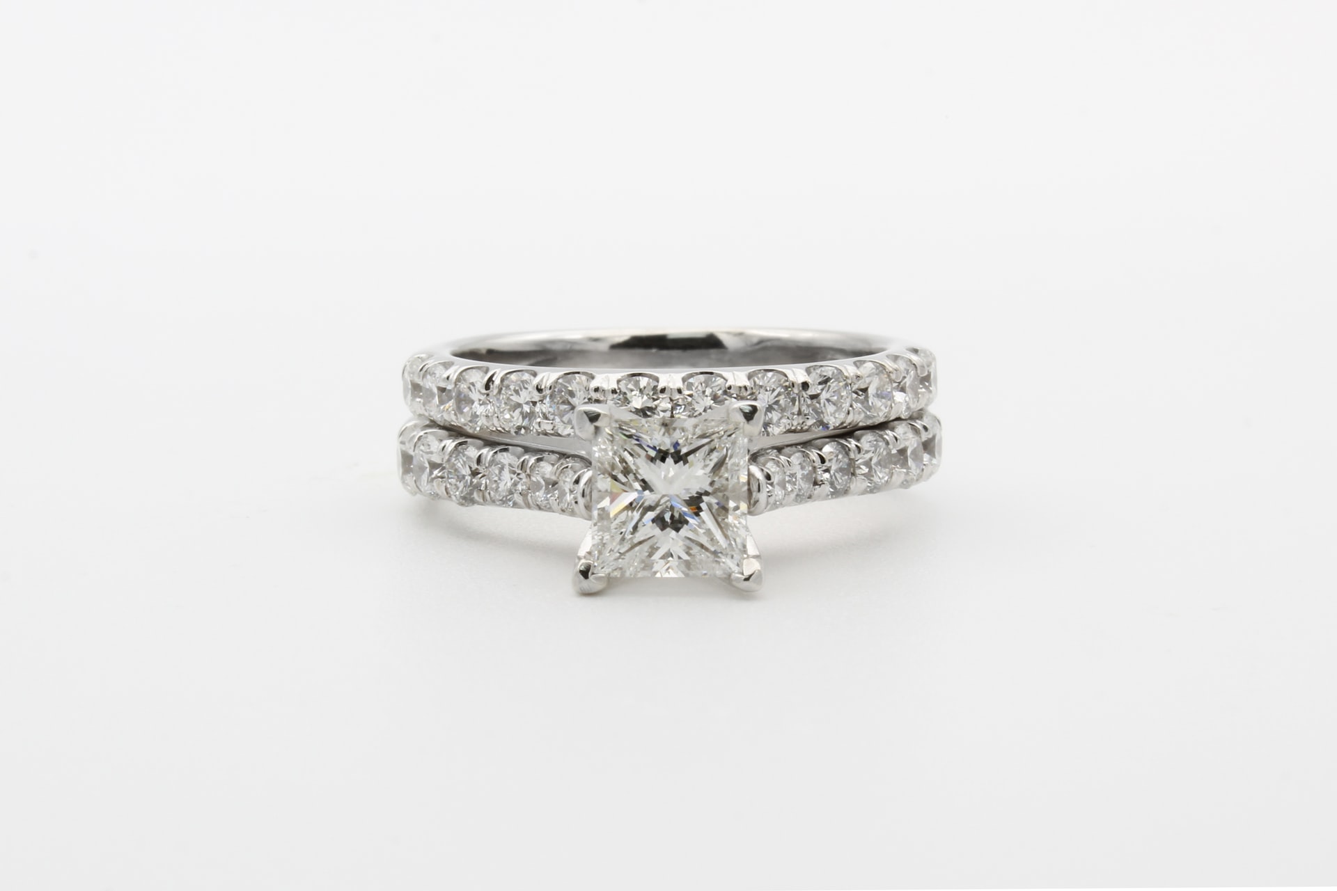 A Practical and Simple Engagement Ring Buying Guide